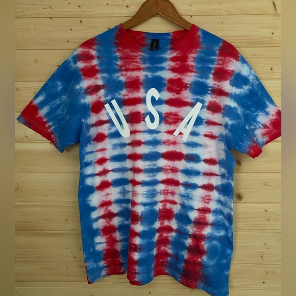NEW Unisex GILDAN Soft Style Large Tie-Dye T-Shirt USA Graphic Vinyl Design - Picture 1 of 8